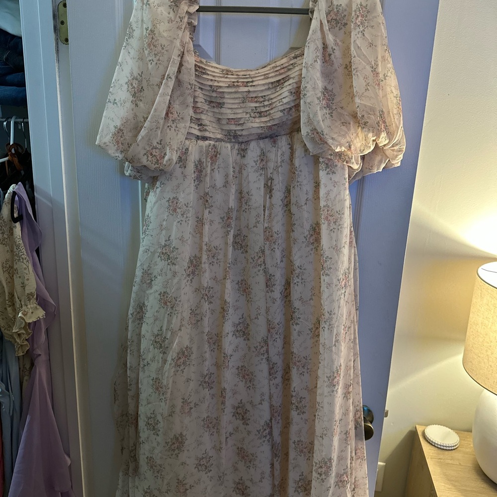 Elegant Floral Maxi Dress in Cream